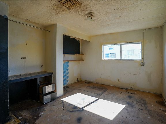 3rd image of 2160 E Hearne Avenue