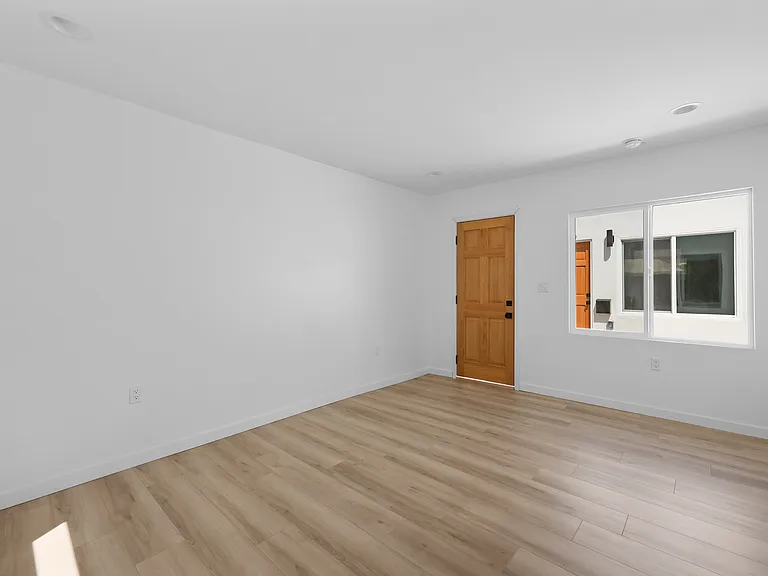 1214 S Mariposa Ave #121814 — Photo 8