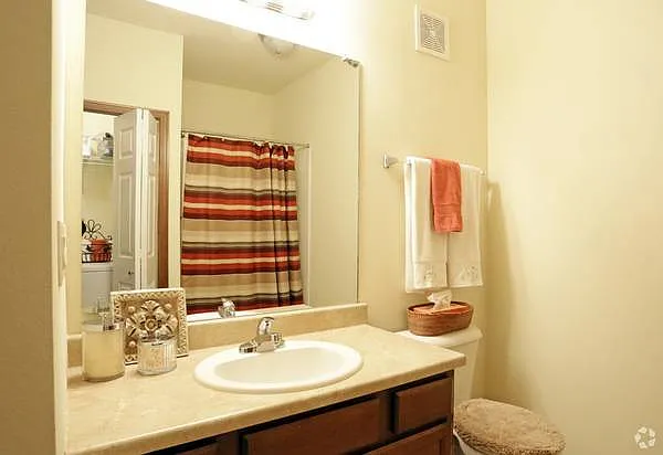 Adam Ridge Condos — Photo 12
