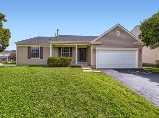 11 Harrison Ln, Streamwood, IL 60107