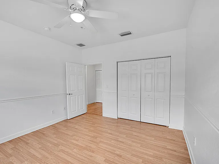 453 NE 1st St — Photo 34