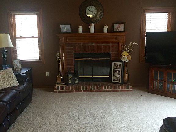 3rd image of 1111 Almond Dr
