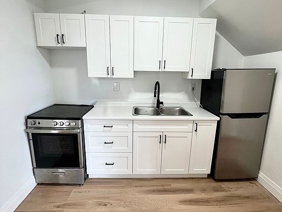 2nd image of 434 King St #4