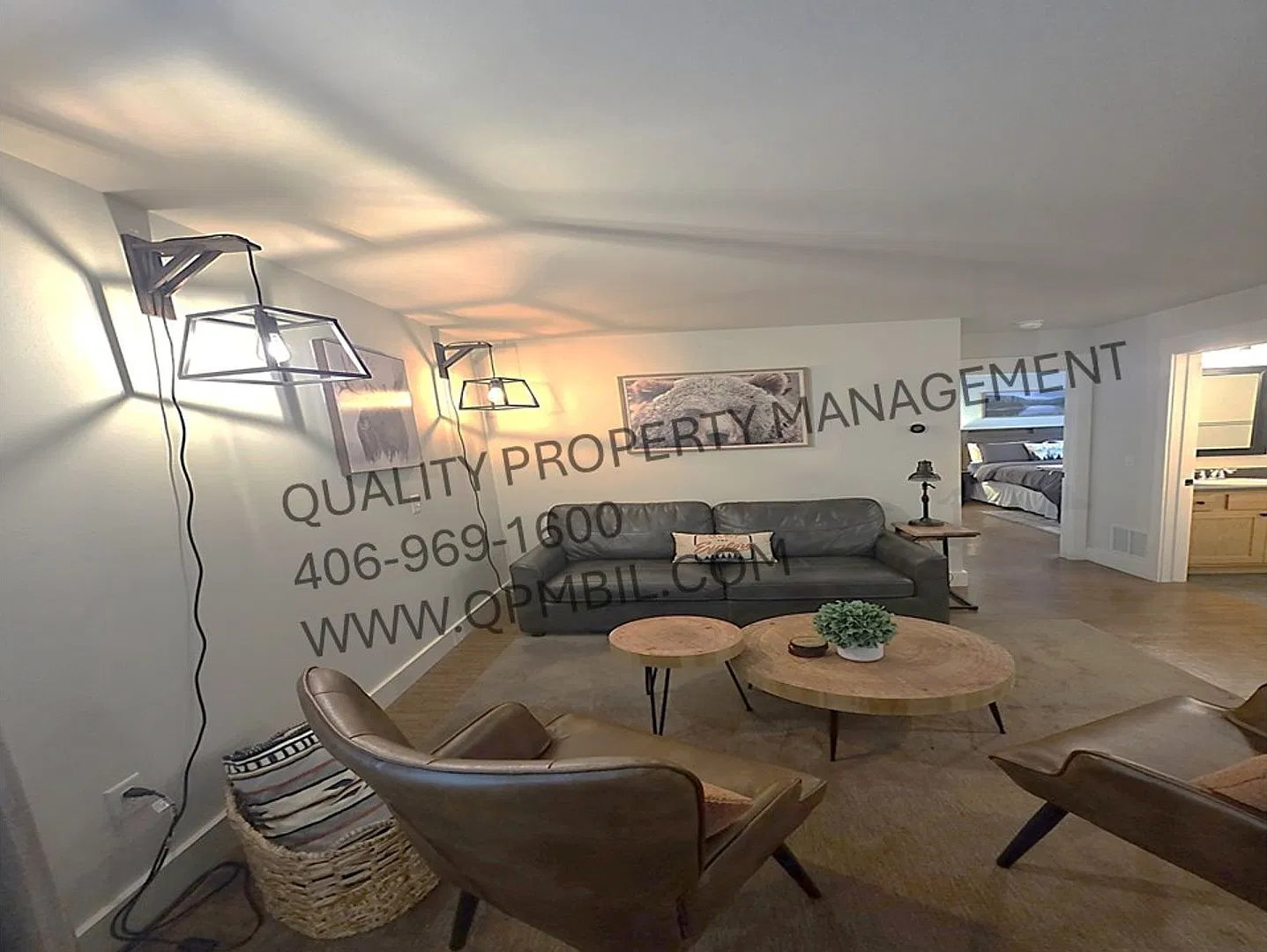 1 Bed 1 Bath Furnished Upstairs Apartment — Photo 4