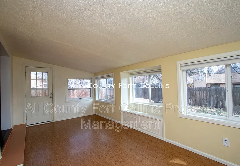 2730 Hanover Dr — Photo 10