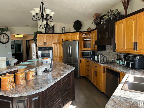 5th image of 212 Lakeside Ests
