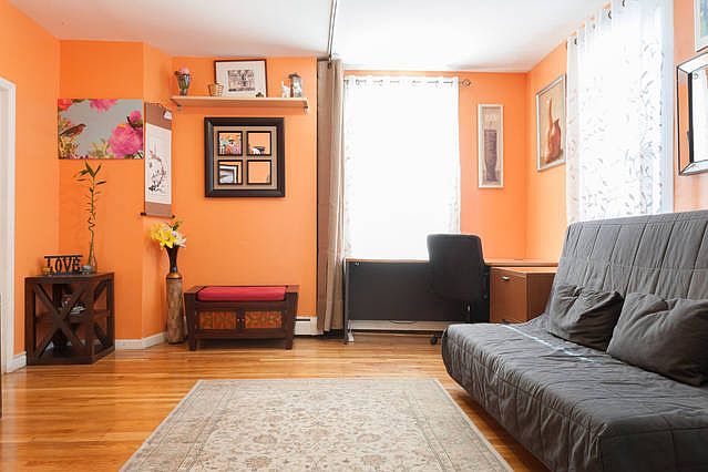 Apt 2 livingroom
