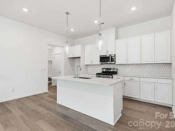 2nd image of 3159 Beacon Heights Rd