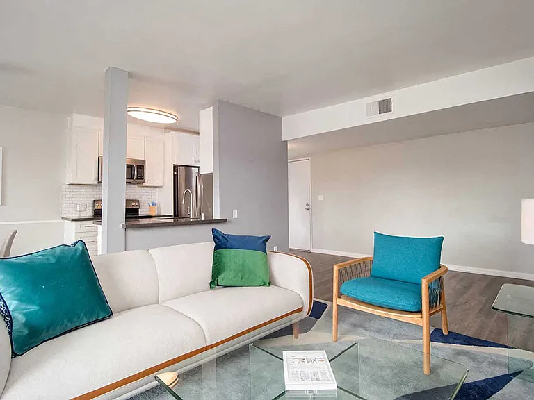 Los Robles Apartments — Photo 39