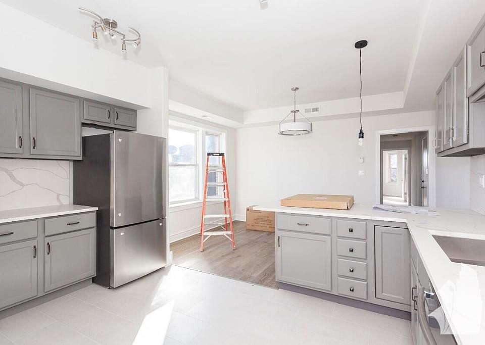 1st image of 2535 N California Ave #C