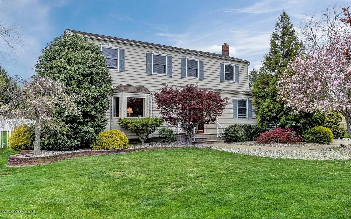 55 Bernice Dr photo 1