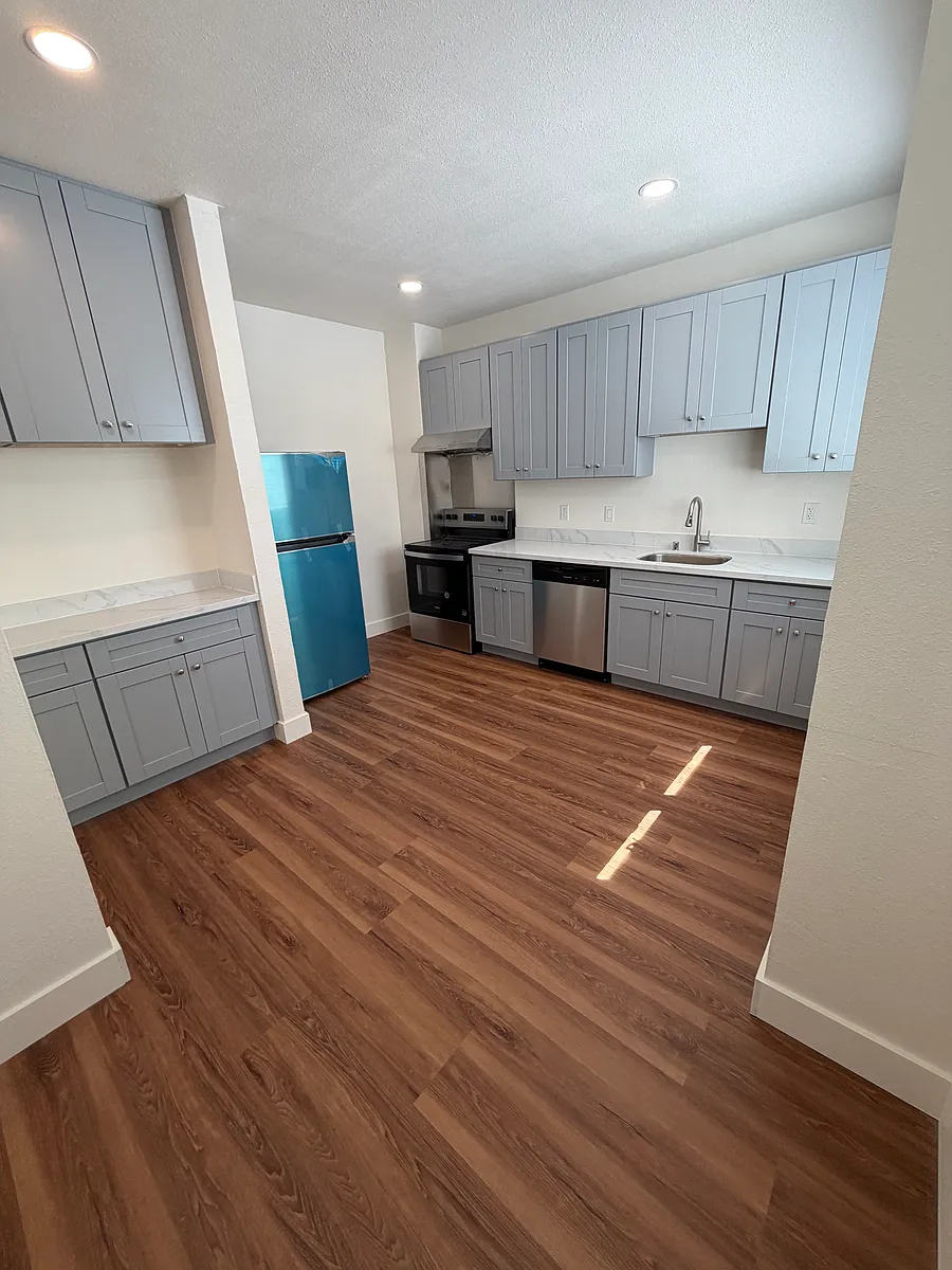 Building Photo - 495 Elwood Ave #7