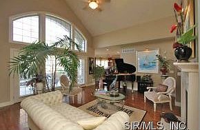 4th image of 225 Fountain Dr