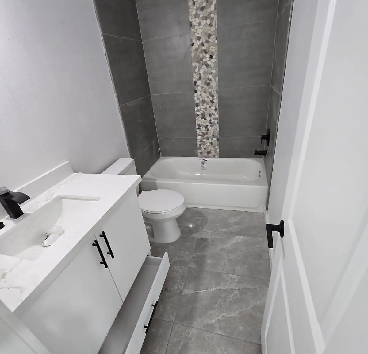 2 bed, 1000 sqft, $858 — Photo 3