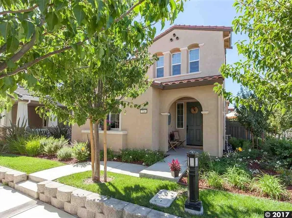 734 N Claret Ln, Mountain House, CA 95391