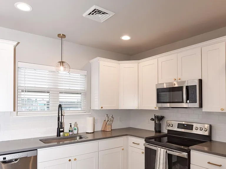 1401 Market St #2L — Photo 15