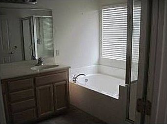 4th image of 1732 Dunsmuir Way