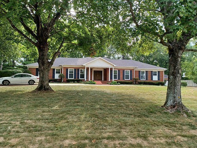 1st image of 302 Dyer Ln