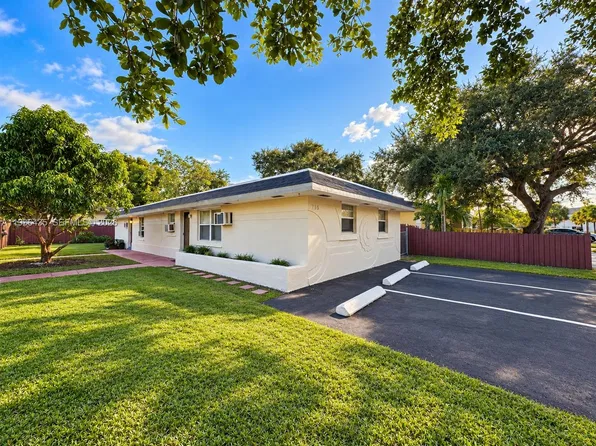 715 SW 6th St, Dania, FL 33004