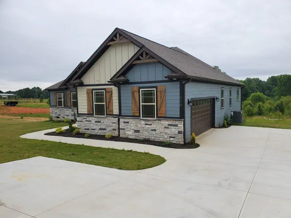 609 Berry Rd, Boiling Springs, SC 29316