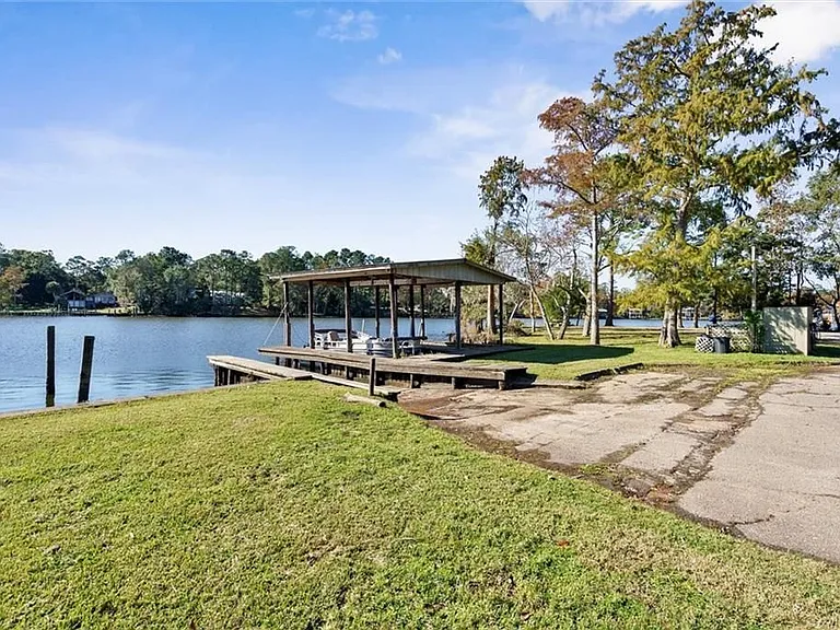 Riverbend Dr — Photo 14