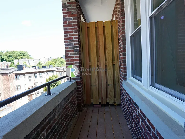 123 Sutherland Rd #P — Photo 13