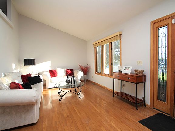 4th image of 5938 Gables Dr