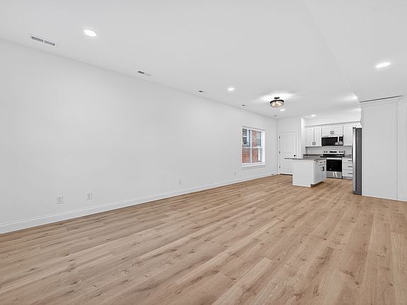 5th image of 2027 Maury Ave #C