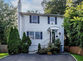 16 Stoneham Place, White Plains, NY 10607