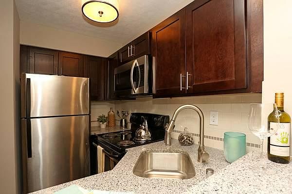 2nd image of 1041 Everett Ave APT 48