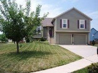 18408 Sycamore Ct, Gardner, KS 66030