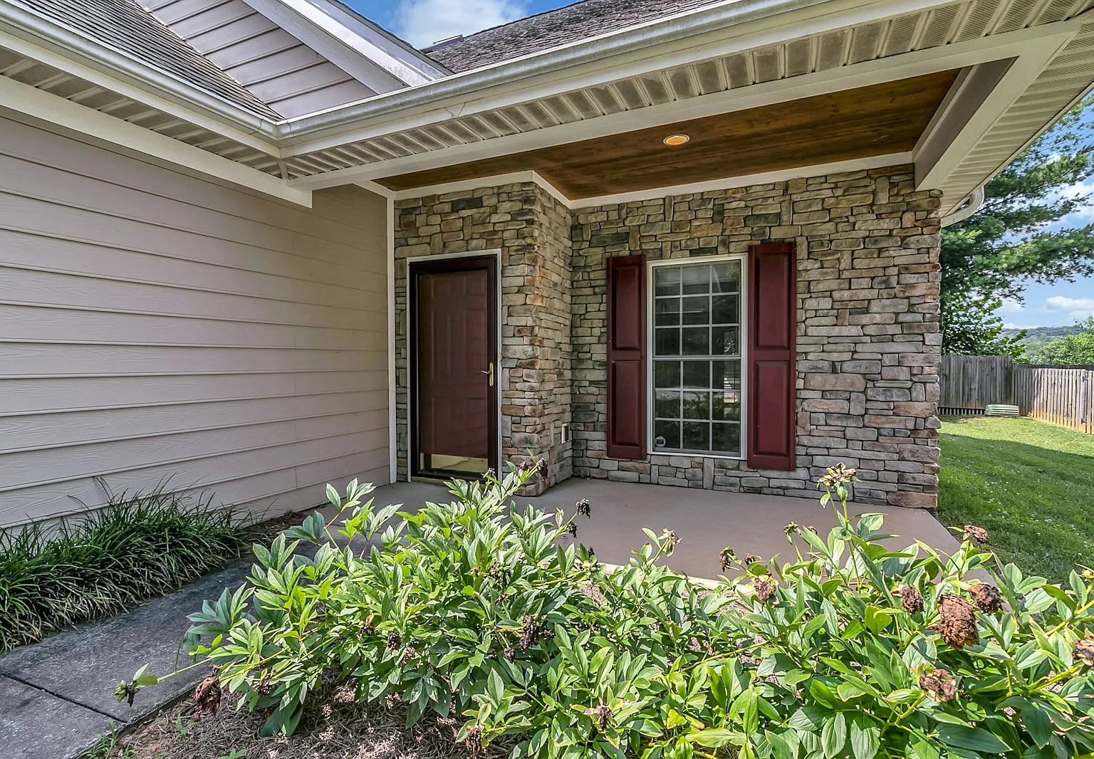 857 West Pointe Drive — Photo 3