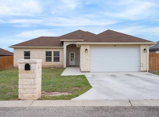 77 Yvonne Dr, Del Rio, TX 78840
