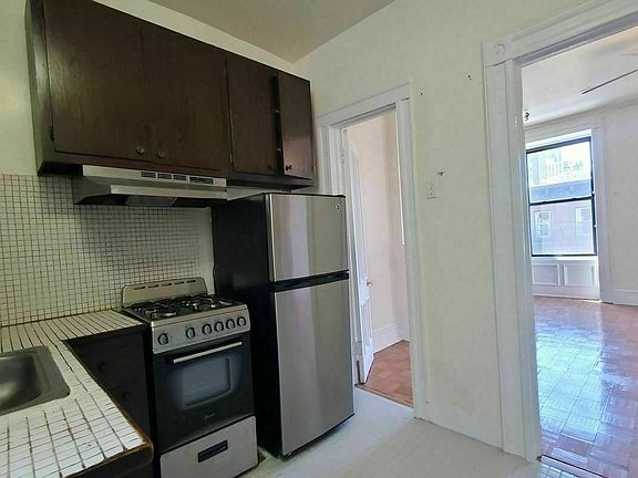 3rd image of 281 W 132nd St #3