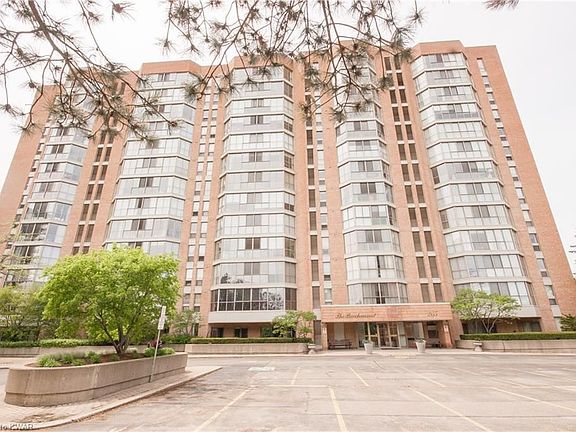 3rd image of 265 Westcourt Pl #703