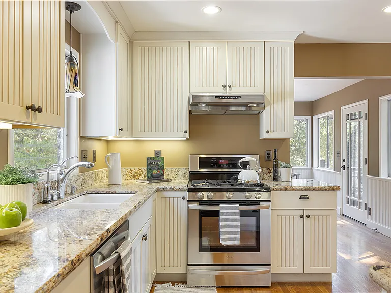 525 Keyes Ave — Photo 16