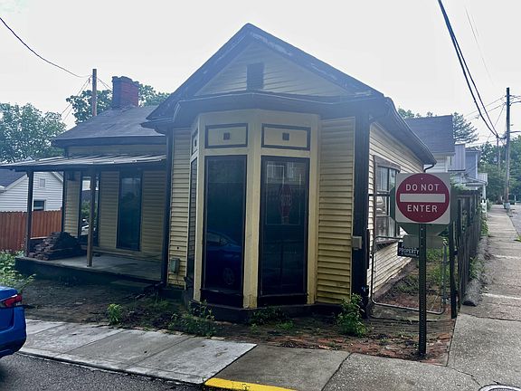 3rd image of 607 Steele St