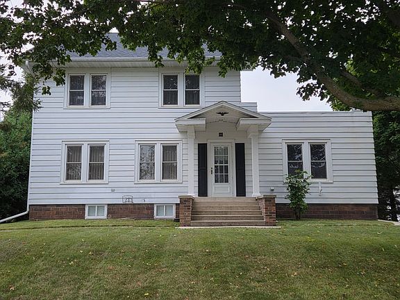 3rd image of 305 N Elm St
