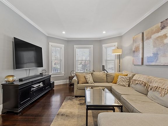 3rd image of 276 Belmont St #1