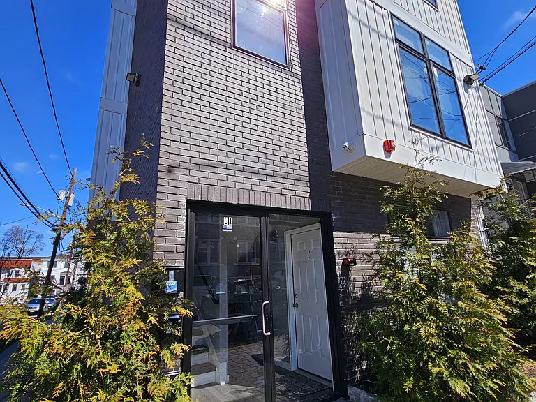 31 12th Ave #1 — Photo 9