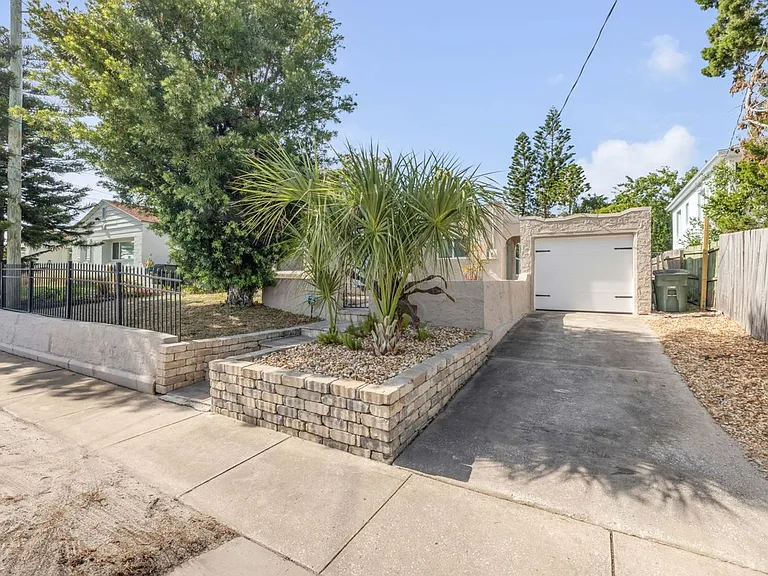 315 Sears Ave — Photo 3
