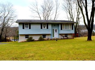 1773 Railroad Ln, Hellertown, PA 18055