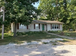 6049 Poinsettia Rd, Pinckneyville, IL 62274