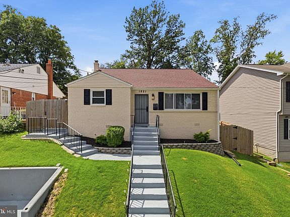 3rd image of 1821 Campbell Dr