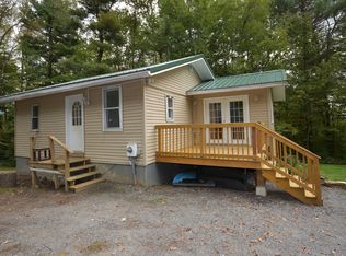 28 Canterbury Ln, Hinsdale, MA 01235