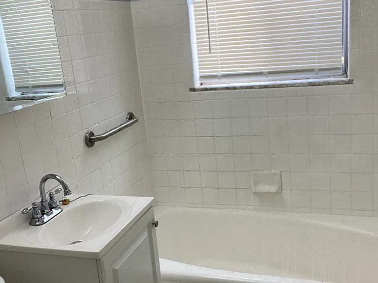 Diamond Creek Apartments — Photo 9