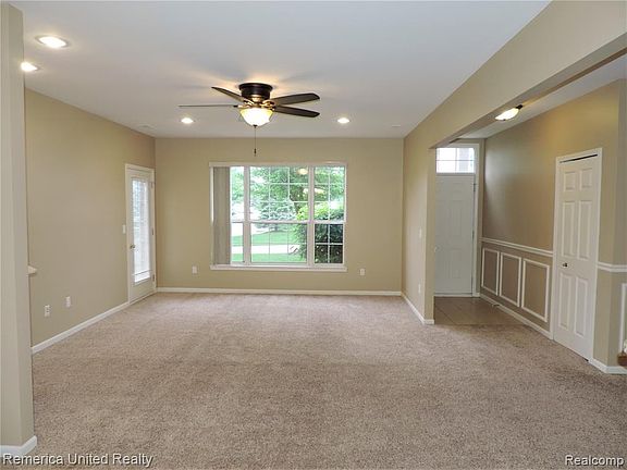5th image of 26106 Chesapeake Cir #1