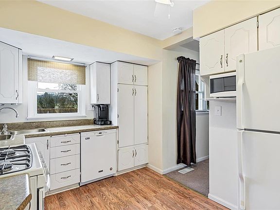 5th image of 4410 Cayuga Dr