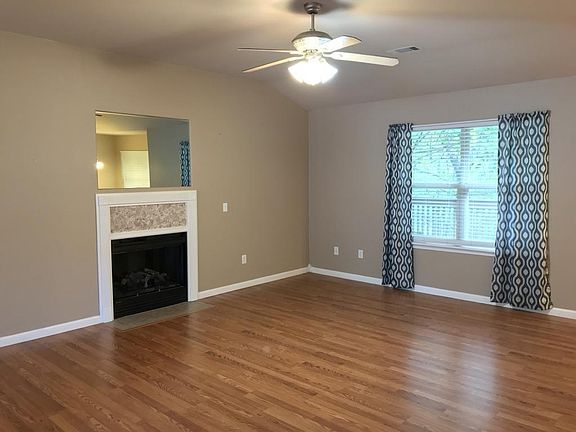 3rd image of 8 Meyer Ln