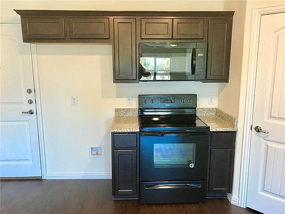 5th image of 1333 Lake Crest Ln